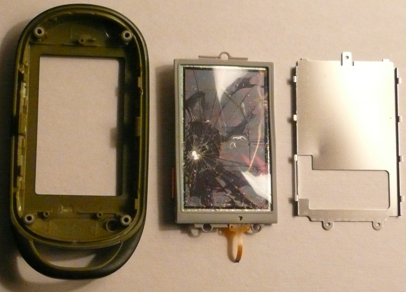 Front_and_Removed_WQVGA_Screen_and_Back_Protector_of_Screen.jpg (141569 bytes)